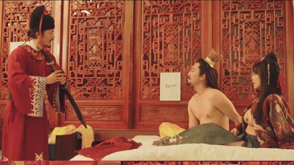 HOÀNG THƯỢNG LÉN RA NGOÀI CHƠI ĐỈ.mp4