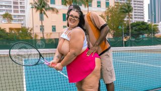 Plumper Pass – SERVING LUNA’S ASS