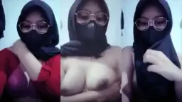 Hijab ABG Toge Kacamata Live Barbar