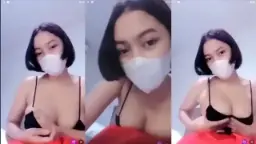 Desti Rambut Pendek Remas Toket