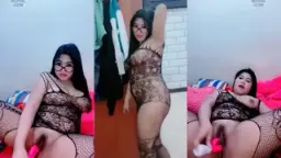 Mbak Semok Lingerie Bolong-bolong Colmek