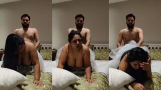Hardcore desi chudai of a milf in the doggy style