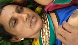 Local Desi fucking outdoor sex video