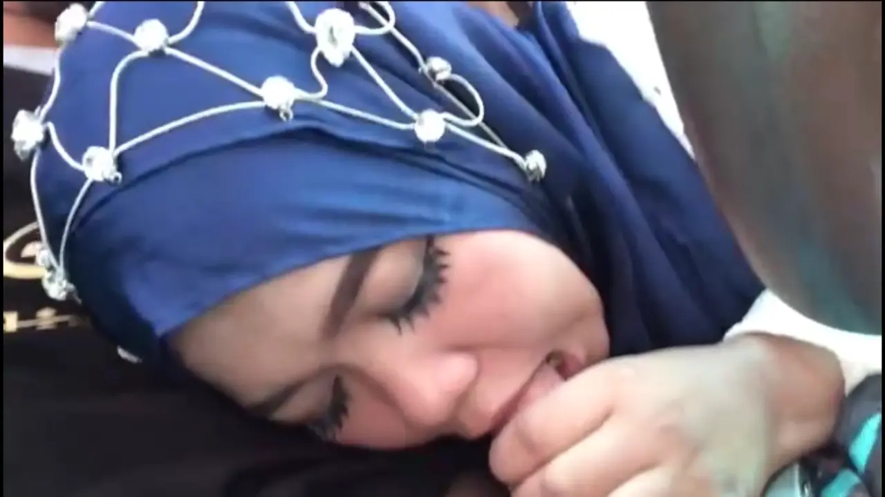 Di isep adek Tante Di Mobil
